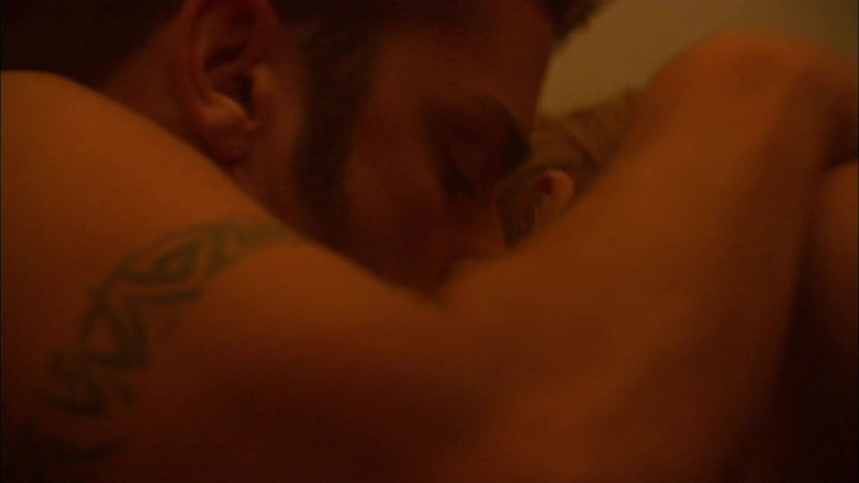 CBD Media: Giovane e bella moglie traditrice che fa sesso selvaggio caldo...