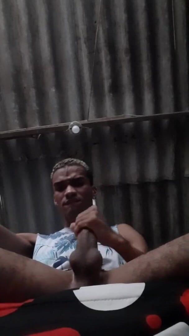 vergar4_daviid: La studentessa si masturba fino a quando non schizza