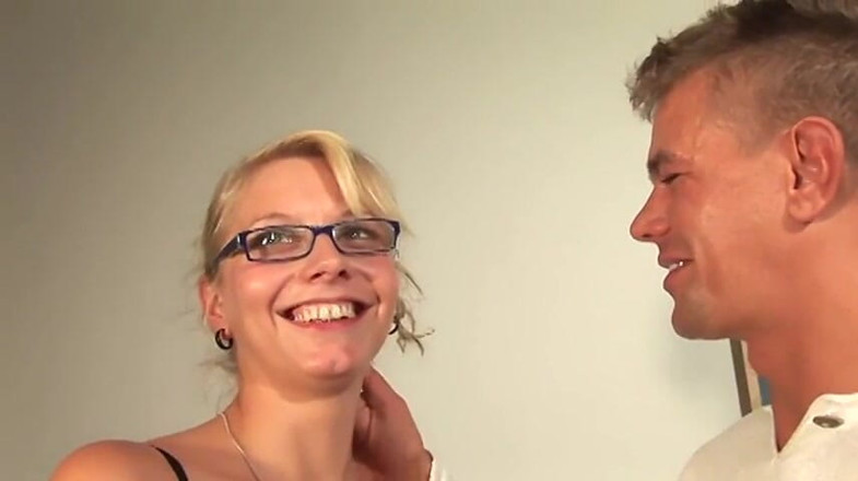 123XXX - 100% Amateurs: Mature Blonde Slut Getting Her Pink Pussy Pounded by a...