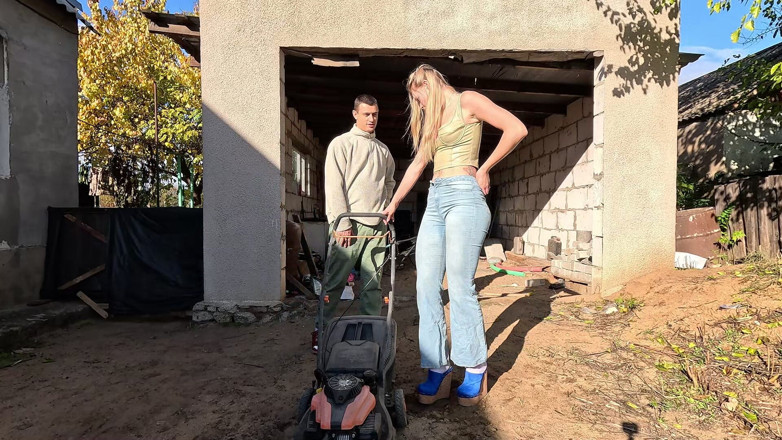 HotPrincessUA: Blue Clogs &amp; Cold Mower Cranking Struggle After Winter