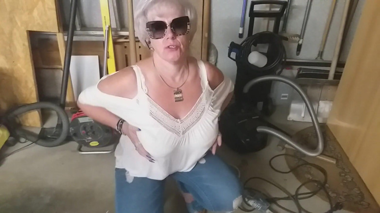 PureVicky66: Gorąca babcia ssie wielkiego kutasa z rozkoszą