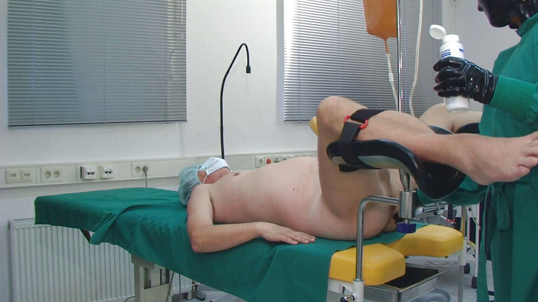 Rubber & Clinic Studio - 1ATOYS: Bizarrer gummi-krankenschwester-einlauf