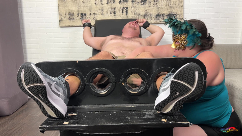 Ticklish Chicks: Cassie page torna matt