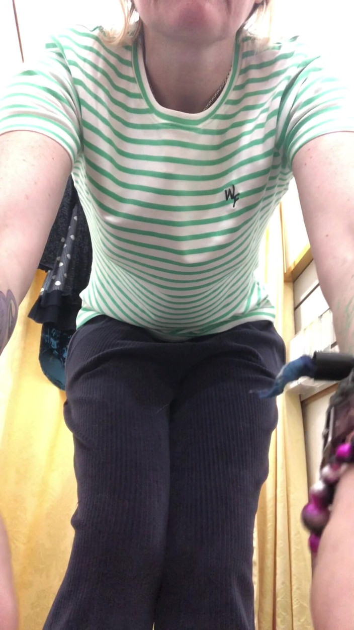 MistressWriggler: Când te dezbracă este singura modalitate de a merge într-un cadru...