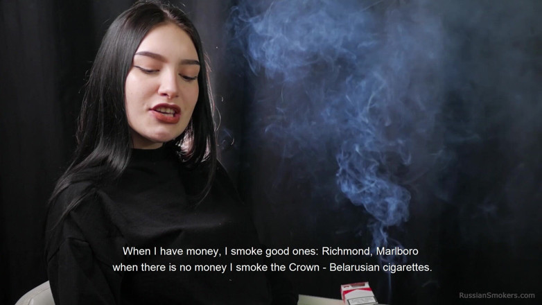 Russian Smokers: Інтерв'ю молодої брюнетки курець - спокійний голос, глибокі вдихи, чесні розмови про залежність