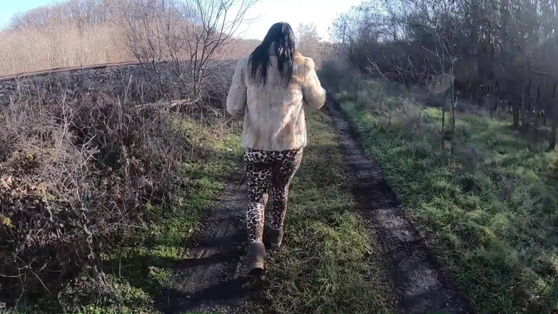 MilfyCalla: Dvojité potěšení s Milfycalla epizoda 28 ze 47 kůže, punčochy, kouření a...