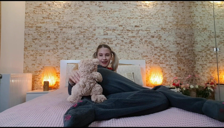 Erotic Tanya: Chị kế - cam trong khi xì hơi