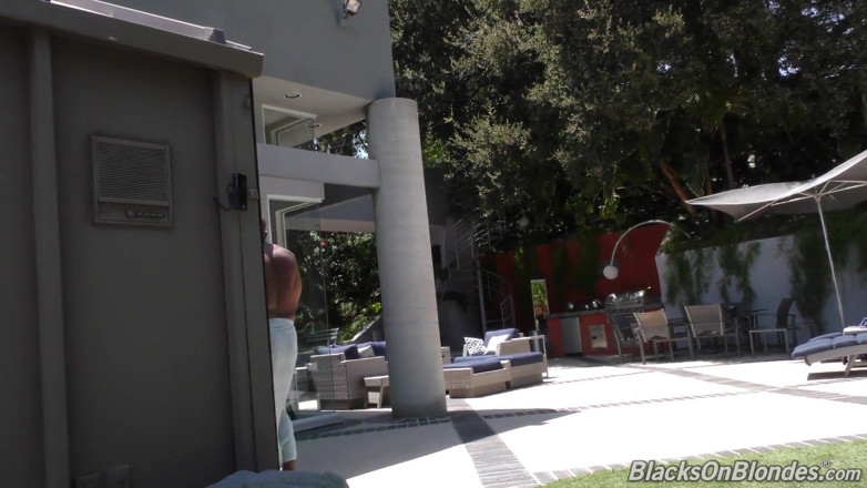 Blacks On Blondes: Rabuda Candice Dare adora sexo anal interracial