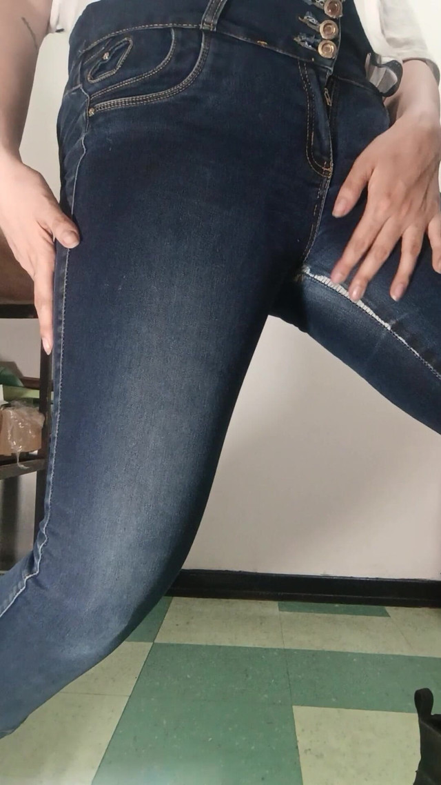 Modeling Worn Jeans (Golden domme)