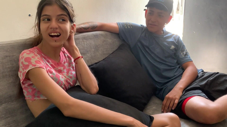 TUflacasex123: 집에서 혼자 있는 동안 의붓여친이 그녀를 방문할 수 있게 해주는 얼마나 맛있는지