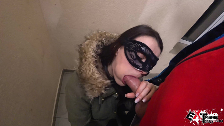 Extreme Tina: Esposa chupando profundamente gran polla entrada después de la fiesta -...