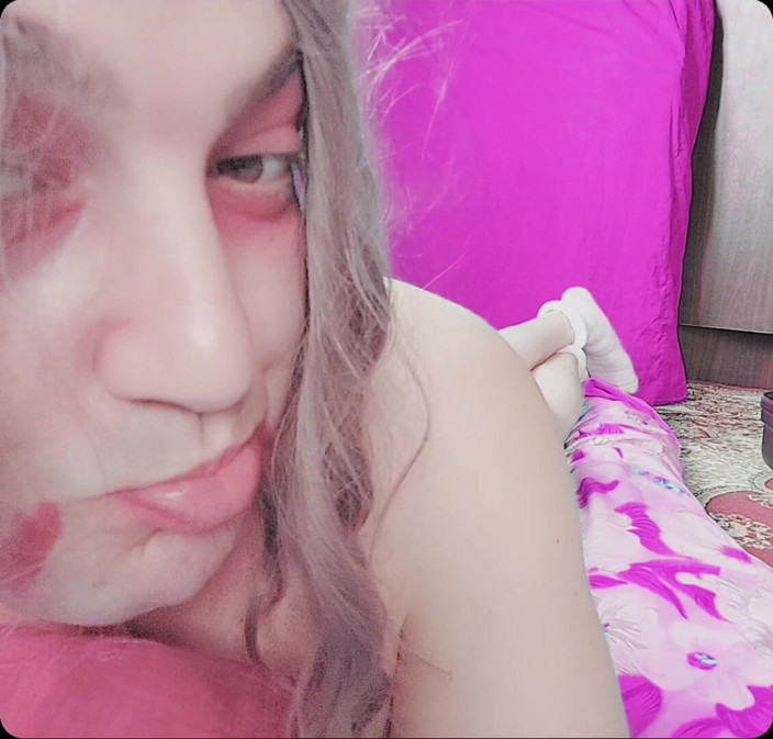 Kitty_Cross: Gran culo bianco bionda rossa gattina travestito bollente sissy yummy...