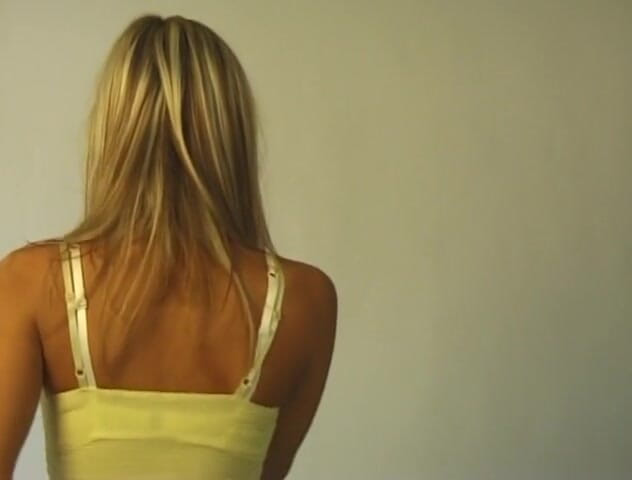 Flash Model Amateurs: Deslumbrante gata com cabelo colorido tem um corpo perfeito
