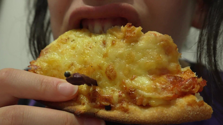 AmayaMori: Le dîner de pizza géante prend une tournure sauvage, un...