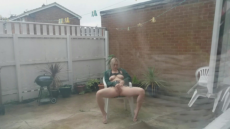 Ripley sweet studio: Ripley Striptis Dan Pancut Mani Di Luar Rumah