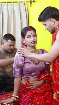 Une Jeune Desi Tout Juste Mariée Se Fait Baiser Par Son Jeth Devant Son Mari Et Se Transforme En Trio Anal (audio En Hindi)