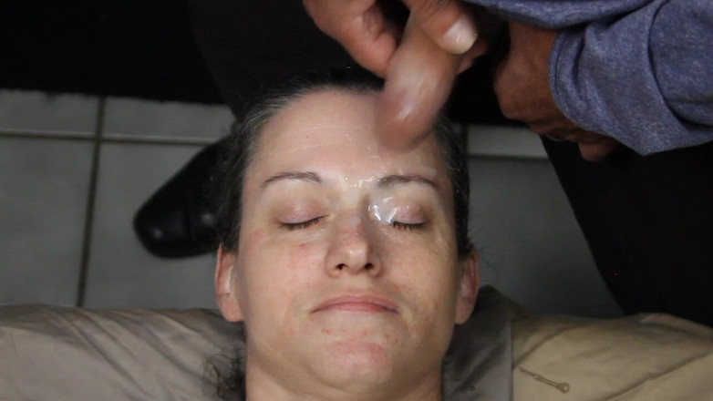 Dirty Dees: Une dees coquine se fait exploser le visage