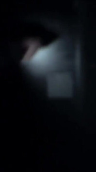 Moglie succhia cazzi al gloryhole