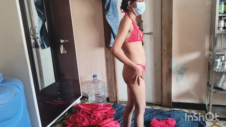 Desishycouple: Shivani tentando biquíni pela primeira vez