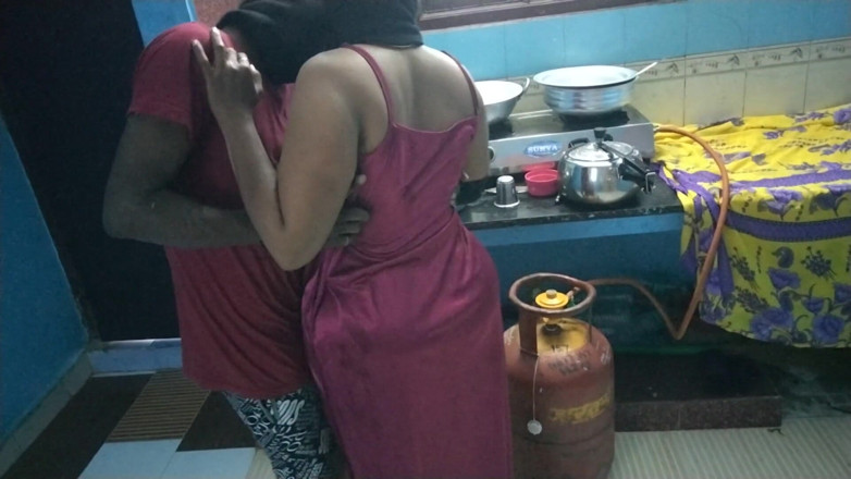 Tamil lesbian: Seks hot di dapur
