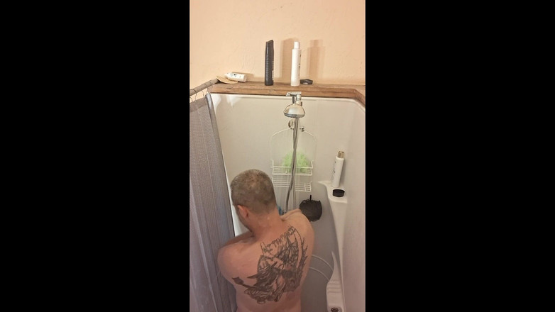 DubeSnackes: Moring douche- gemaakt met Clipchamp.mp4