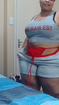 Zwarte ssbbw milf striptease & kontaanbidding