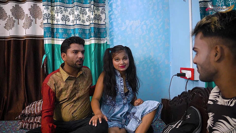 Desi Bold Movies: デジ処女学生の先生と友達とのハードコアファックフルムービー。ヒンディー語オーディオ