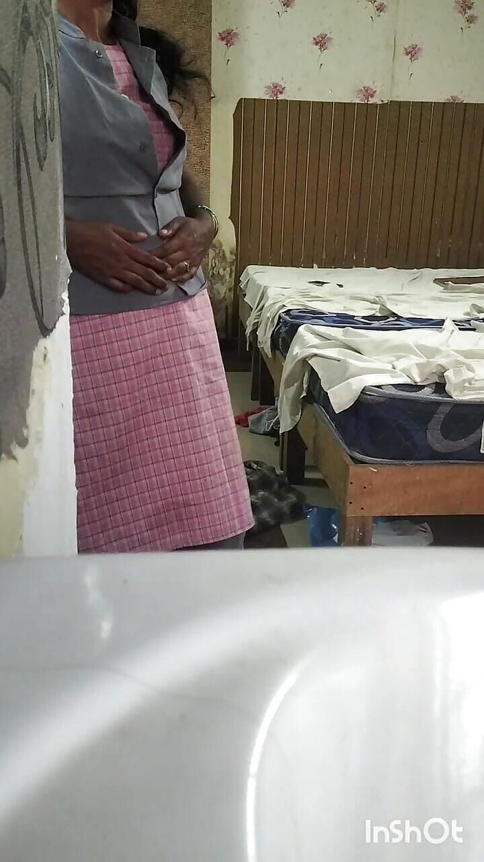 Funny couple porn studio: Tamilská 18+ studentka má sex zezadu