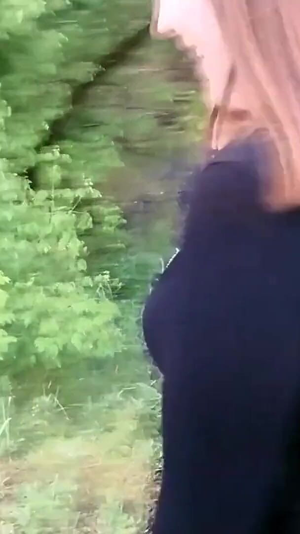 Waldemaria: Versaute touristin wurde gerade eingeladen, ihren ersten typen zu ficken,...