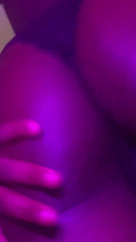 Sexy ebenová holka předvádí své twerking dovednosti pohled zpět