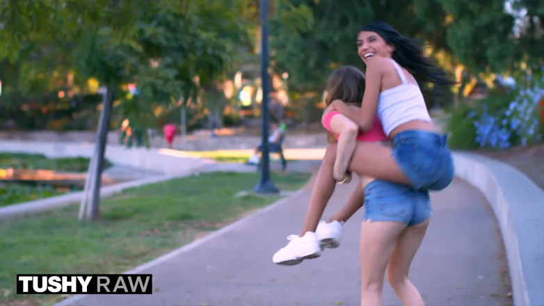Tushyraw: Tushyraw - दोस्त जो एक साथ चौड़ी करते हैं, एक साथ रहते हैं