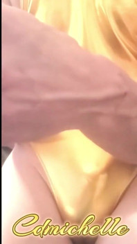 Cdmichelle Mặc Bộ Bodysuit Vàng
