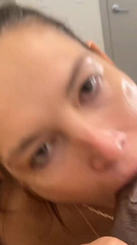 흑인 대물 자지에게 POV 오럴을 주는 카트리나 콜트