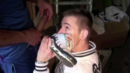Sneaker gay: Děvka twink submisivní k tenisce Matta