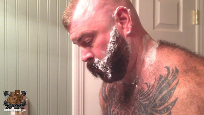 Muscle Bear Porn: A Close Shave