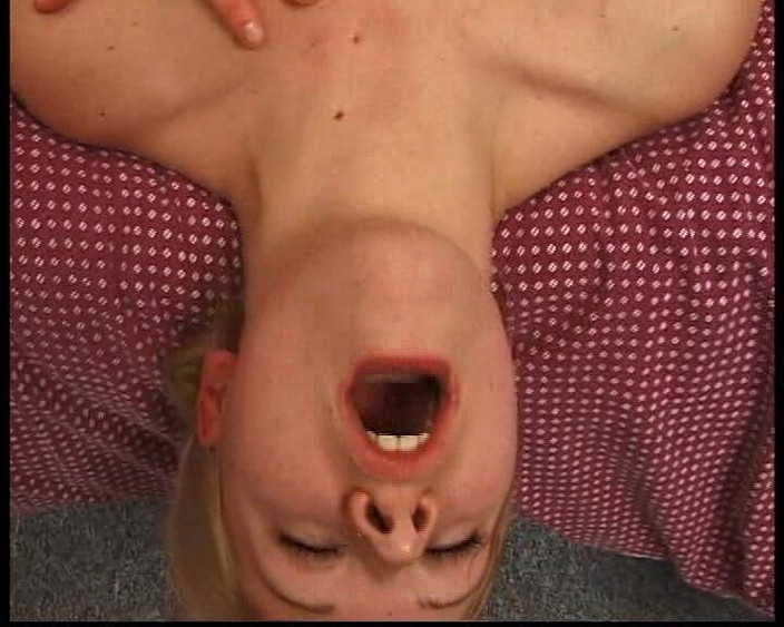 German Amateur Videos: Bionda amatoriale con figa pelosa viene scopata al casting