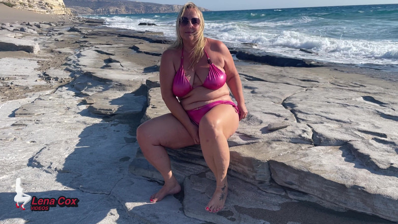 Lena Cox: Bikiny Nymphomanky Masturbují Na Pláži - Riskantní Stříkající Orgasmy
