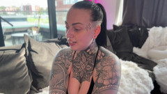 Miss Valentina: Muži jsou paypigs