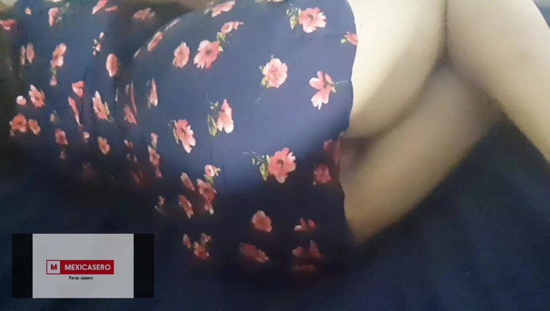 Mexicasero: 我朋友的继母穿着鲜花礼服再次来看我