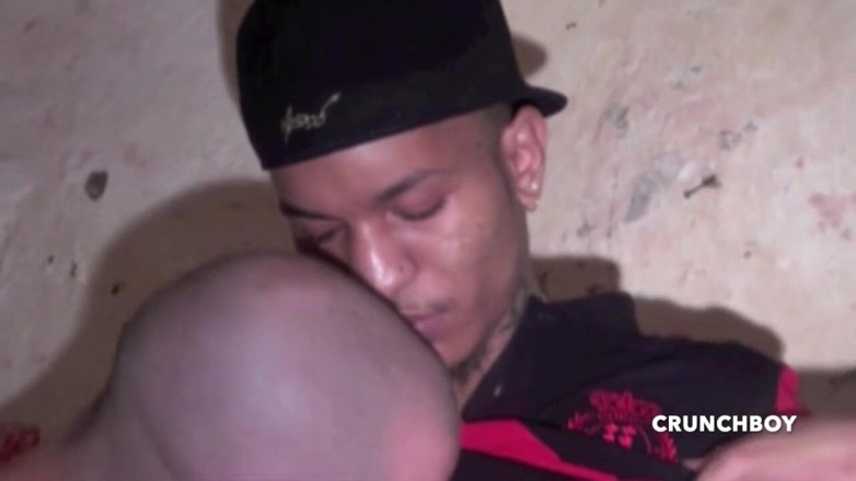 FRENCH AMATORS SEXTAPES: Tony Axle dikongkek straigth atas eboni dengan zakar besar