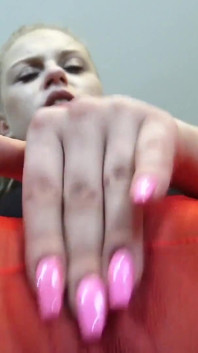 La teen si masturba con calze rosse!