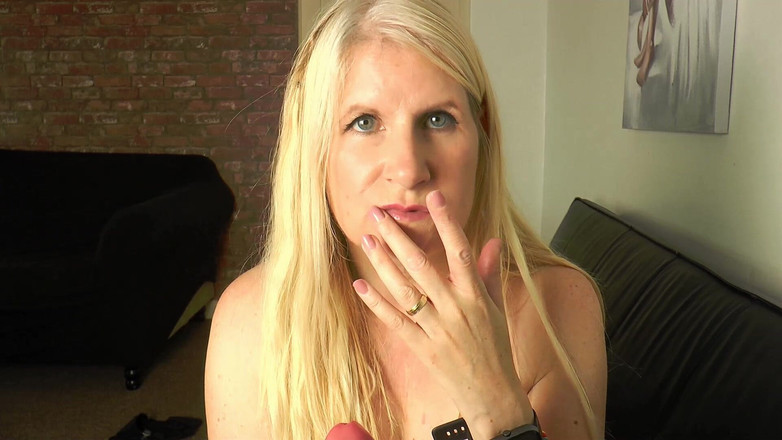 Britishmilf: Religiöse mami verwandelt sich in schwanzhungrige schlampe