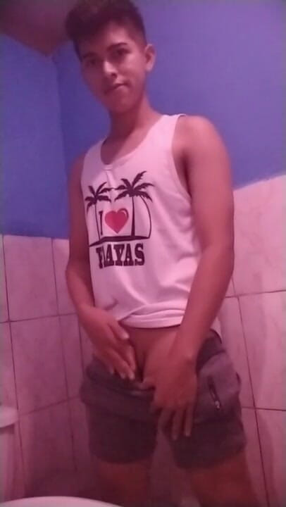 Chicos Virales: Horny teen boy in he bathed