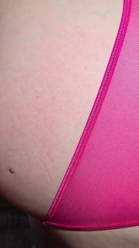 Ma belle-mère entre dans mon bureau en lingerie sexy - son cul énorme l’a rendu imme