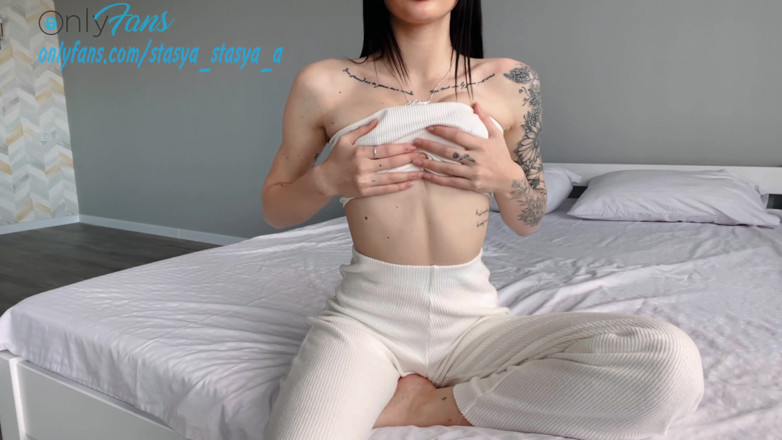 Stasya Pollna: Ucrania chica acariciando coño