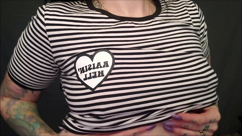 Miss Morticia: Scopa i tuoi piani di fine settimana