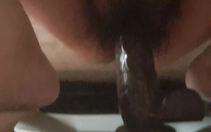 Mommy big hairy pussy: 熱心な熟女の毛深いマンコ