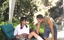Pink Kitty: Mika Tan recebe seu buraco asiático fodido ao ar livre