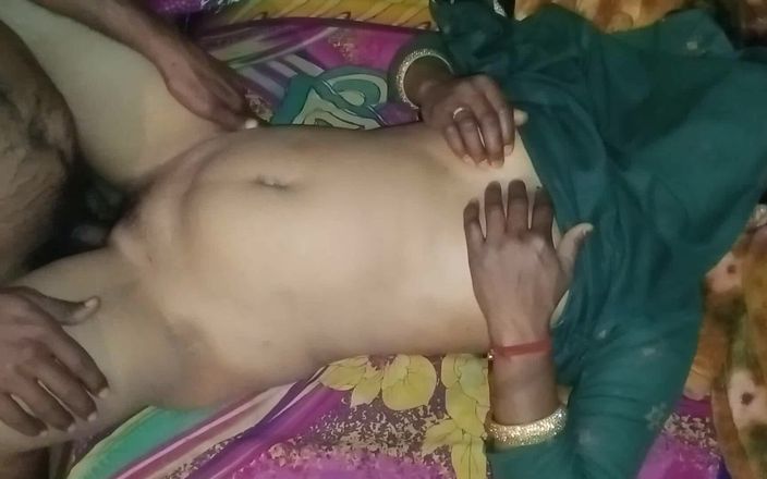 Pooja Sexy: सौतेली बहन अपने सौतेले भाई के साथ अपने कमरे में सेक्स करती है