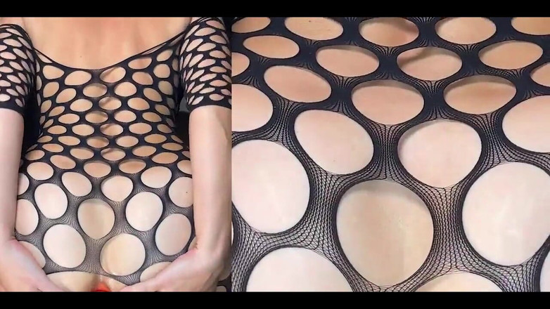 Crypto Mommy: Ibu tiri sange ini lagi asik muasin lubang pantatnya sampai...